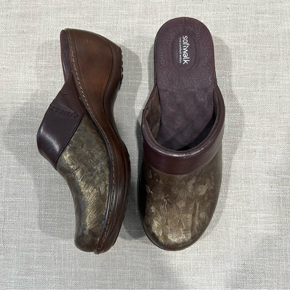 SoftWalk Metallic Bronze Madison Clog - Picture 4 of 9